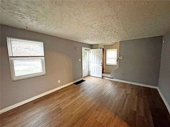 3rd image of 5901 Verona Rd