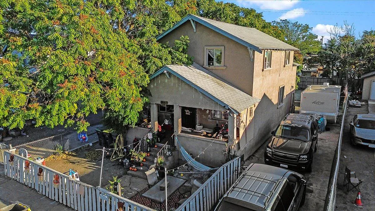 224 W 6th St photo 1