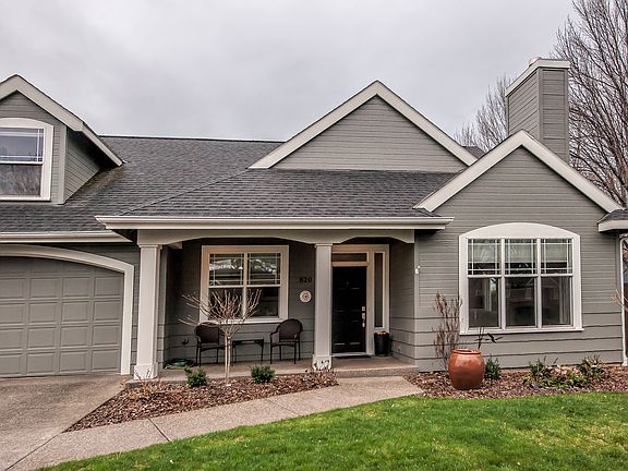 3rd image of 820 SE Parkside Pl
