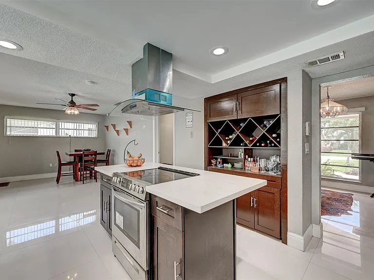 7211 NW 21st St — Photo 12