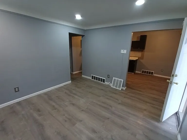 10177 Boleyn St — Photo 5