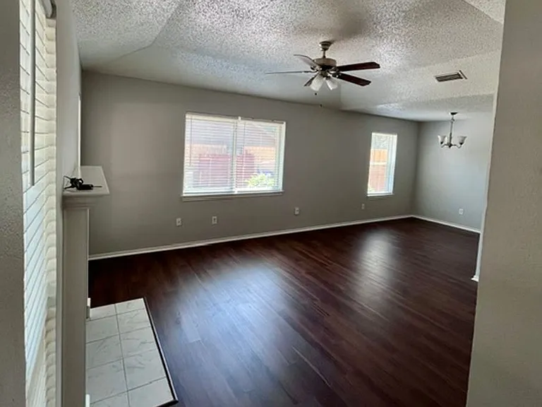 3013 Clover Ln — Photo 7