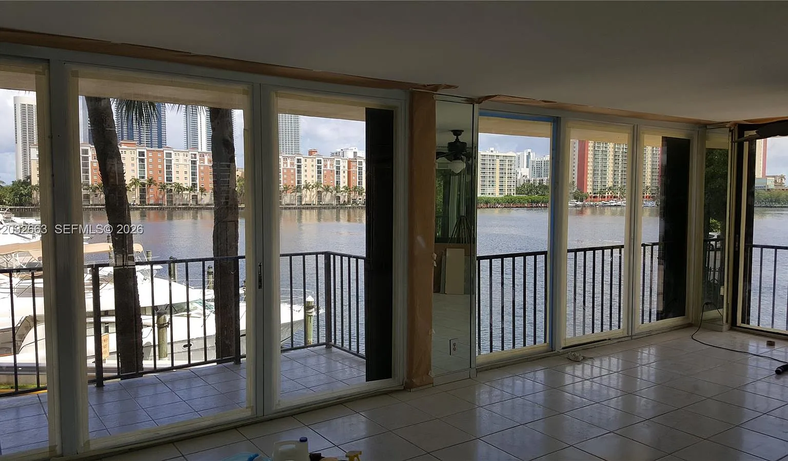 Winston Towers 700 Condo — Photo 1