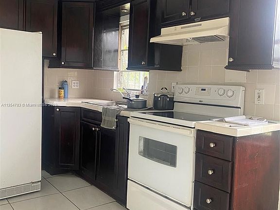 4th image of 3104 NW 21st Ave #3104