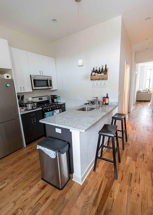 1st image of 755 W Buckingham Pl #102