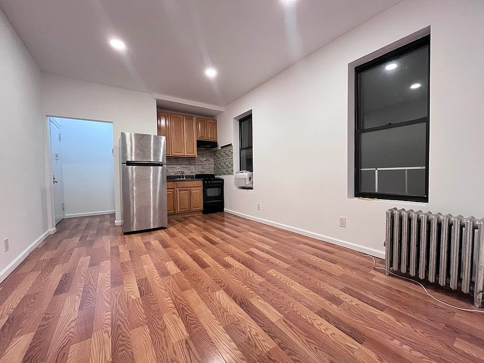 2nd image of 2721 23rd St APT 1C