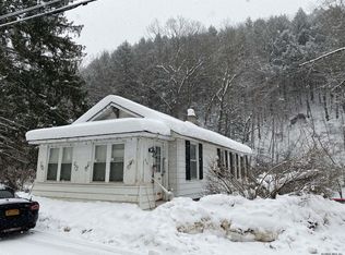 214 Cranes Hollow Rd, Amsterdam, NY 12010