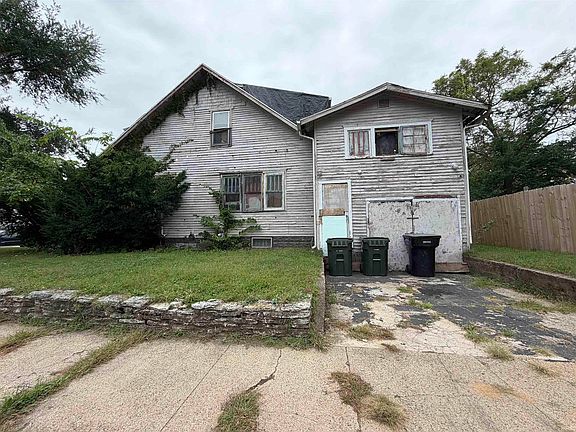 2nd image of 637 E Indiana Ave