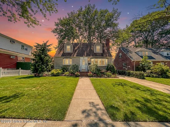 100 Acacia Ave, Staten Island, NY 10308