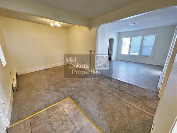 1004 E 4th, 1004 E 4th Ave #1, Mitchell, SD 57301