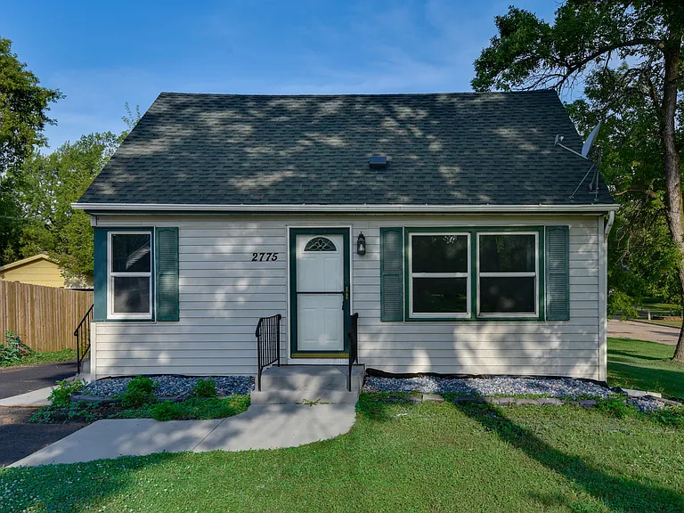 2775 Larch Ln N — Photo 18