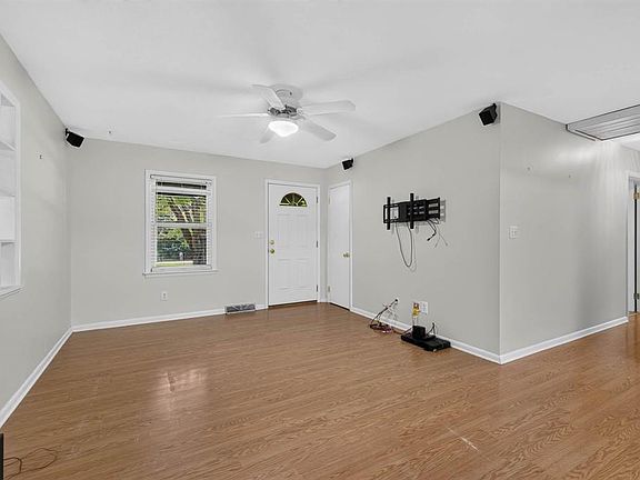 4th image of 3053 Reid Rd