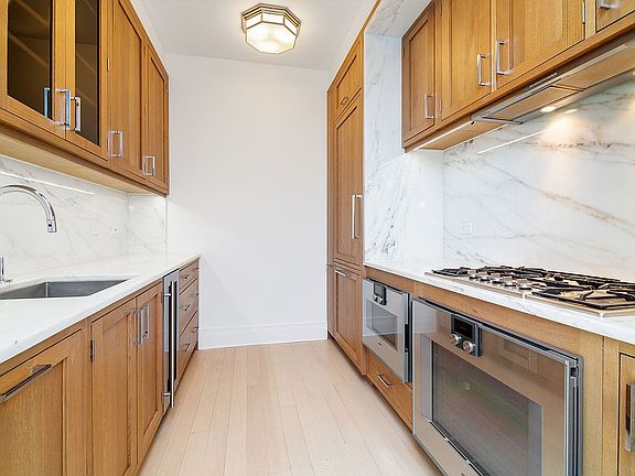 4th image of 30 Park Pl #62D