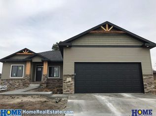 860 E Seward Model St, Seward, NE 68434