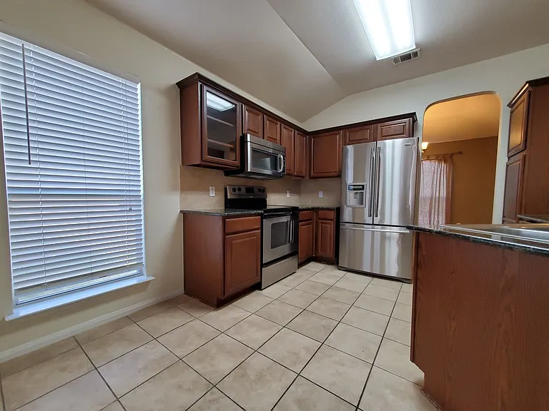 6304 Taree Loop — Photo 8