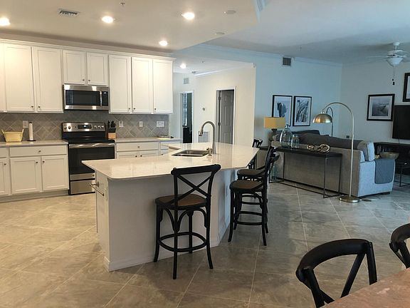 4th image of 11769 Grand Belvedere Way Unit 102