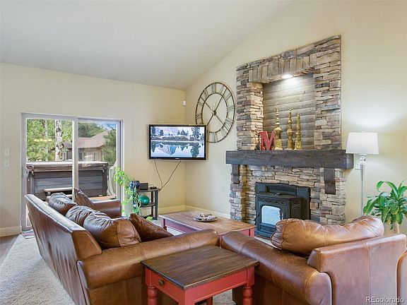 3rd image of 1102 Ptarmigan Dr