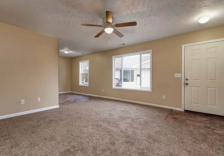 652 N Belview Ave #B — Photo 2