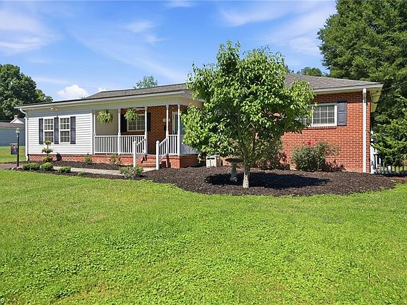 3rd image of 1811 Aims Ave