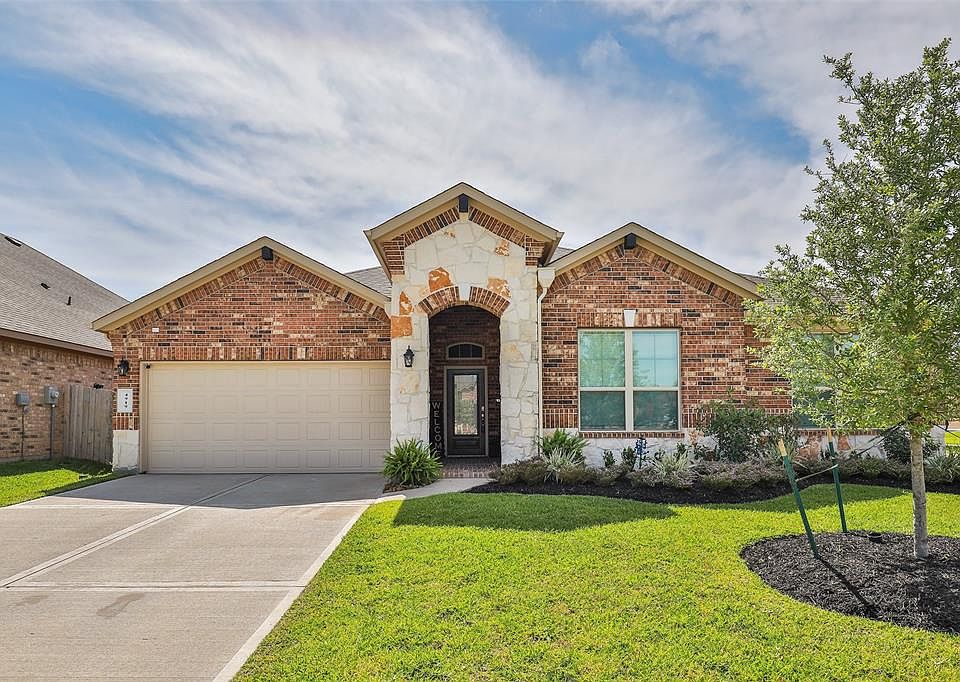 1st image of 4919 Vergano Villa Dr