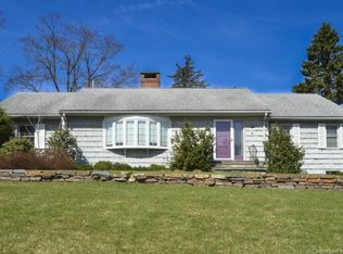 1 Glendale Rd, West Hartford, CT 06107