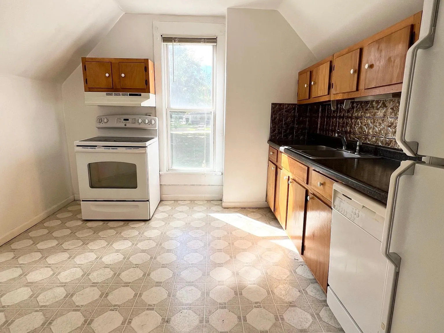 211 W Vine St — Photo 4