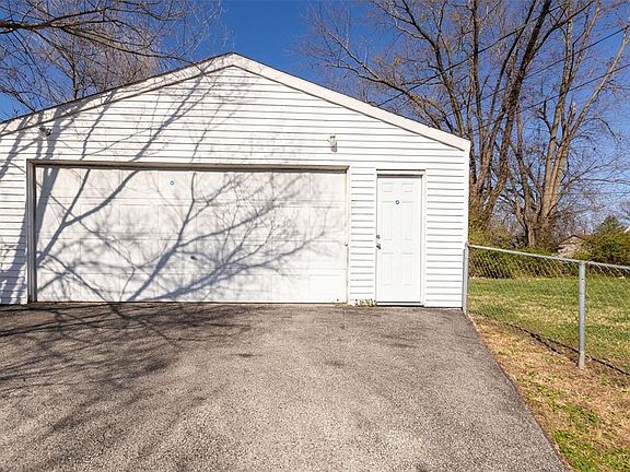 2nd image of 10051 Royal Dr