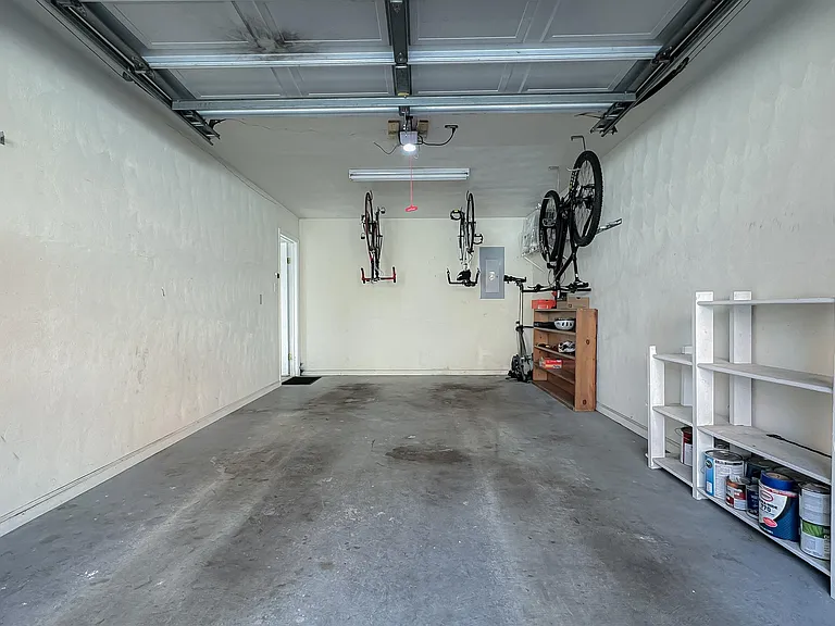 519 W 20th St — Photo 39