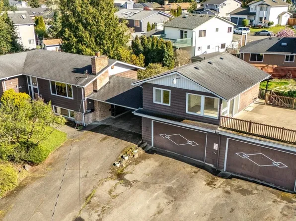 1215 S 234th Place, Des Moines, WA 98198