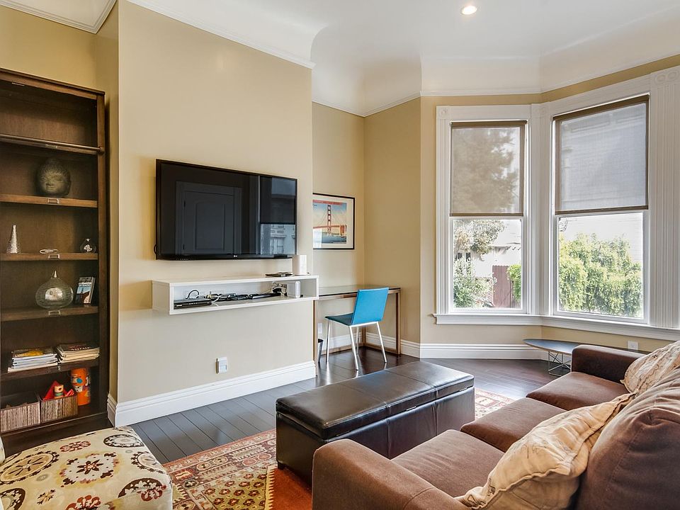 Spacious living room