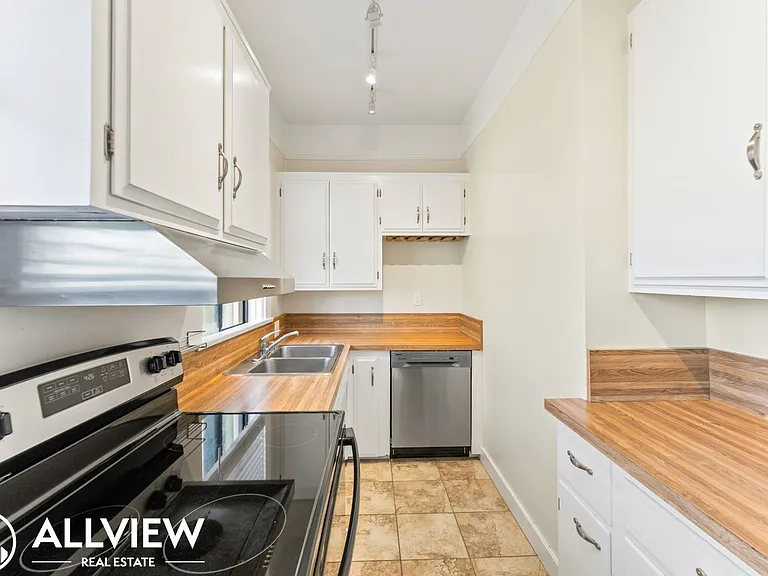 770 Hillcrest Drive — Photo 8