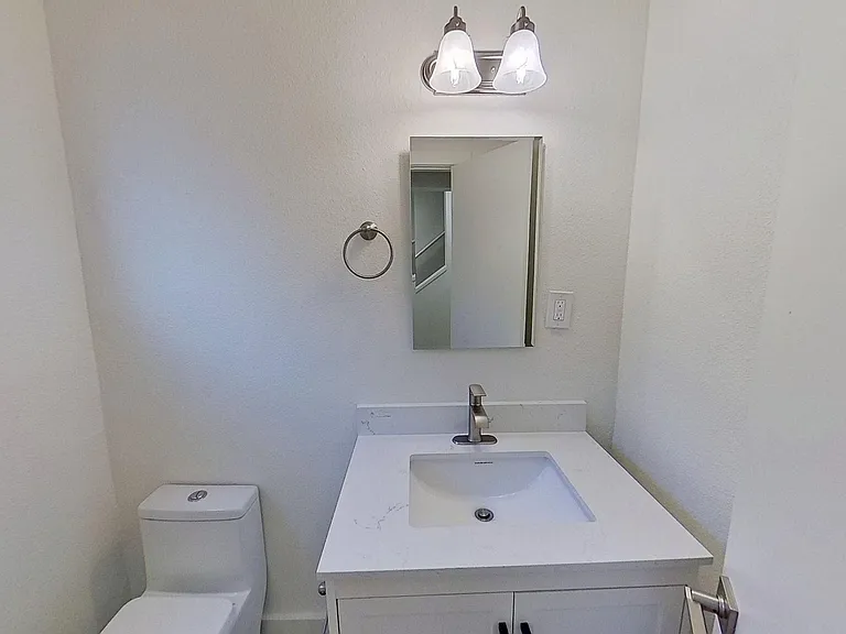 437-443 W Valencia Dr — Photo 12
