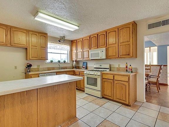 4th image of 9253 McCabe Dr