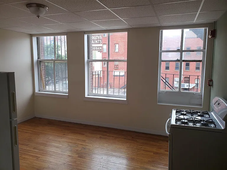 819 Elm St #9 — Photo 4