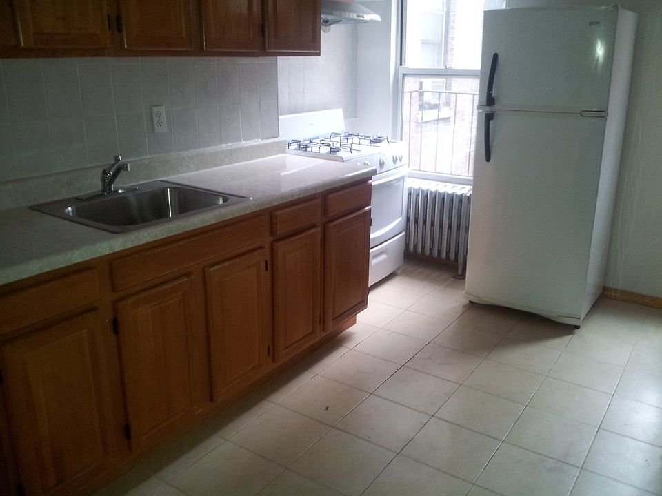1st image of 110 Madison St APT 6