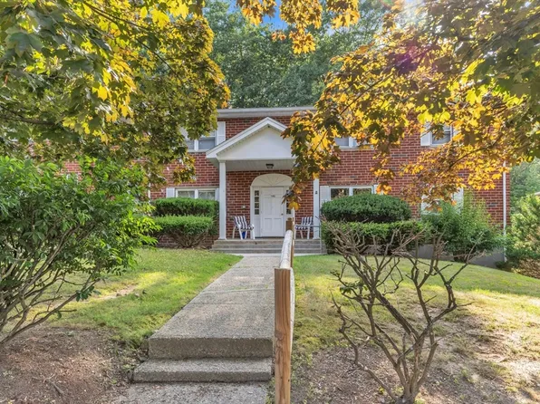 120 Litchfield Pines Dr APT C, Leominster, MA 01453