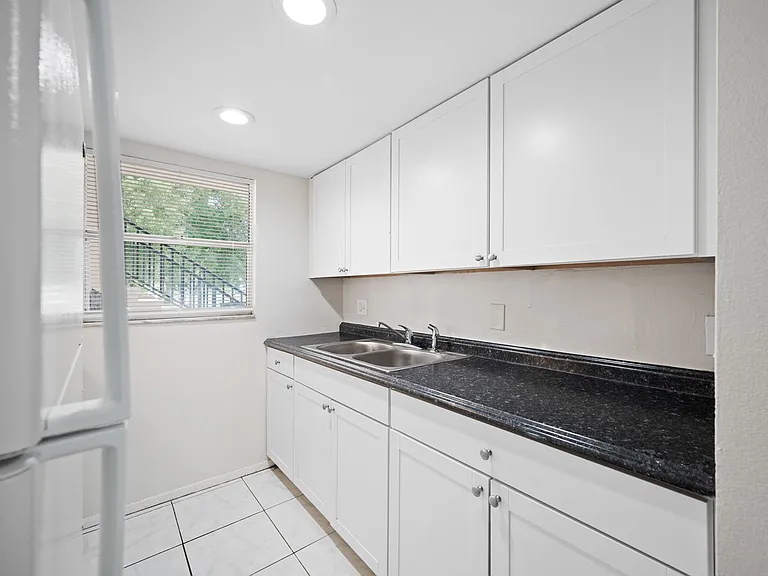 1767 Leo Ln S — Photo 14