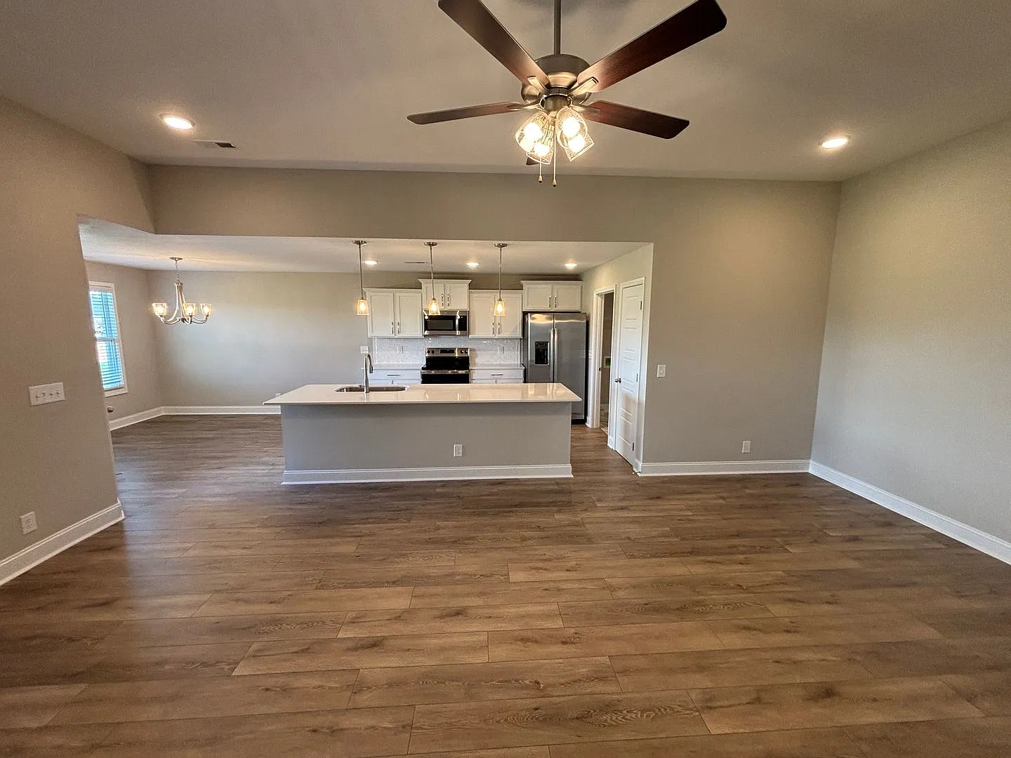 Stunning 3 Bed, 2 Bath Home for Rent! — Photo 3