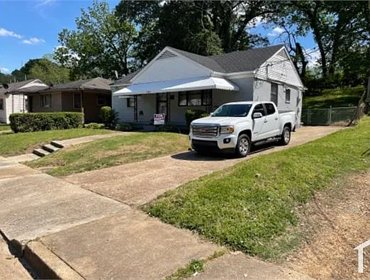 3 bed, 1075 sqft, $959 — Photo 2