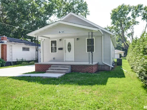809 N Silver St, Taylorville, IL 62568