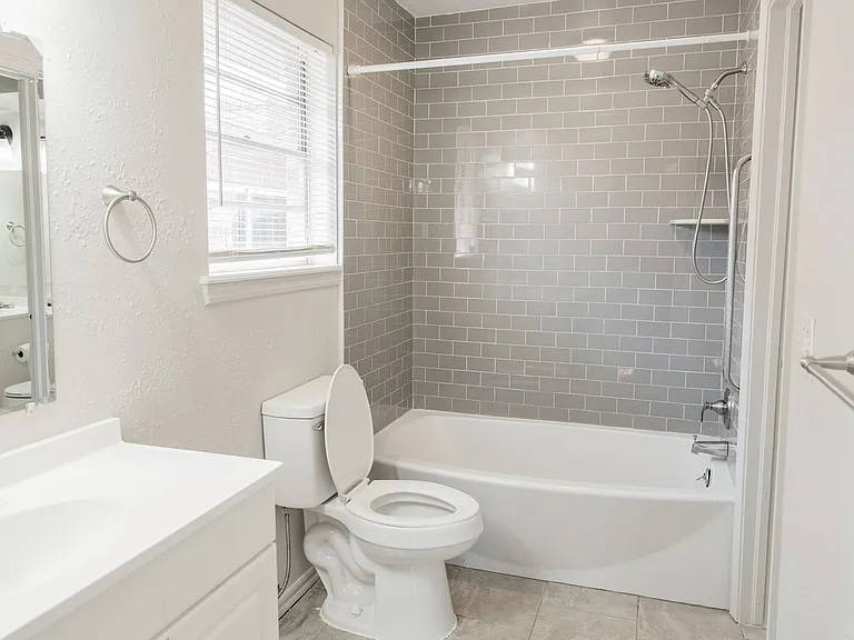10517 N McKinley Ave — Photo 14