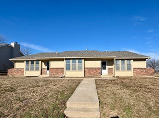 18920 E Manor Ct, Independence, MO 64058