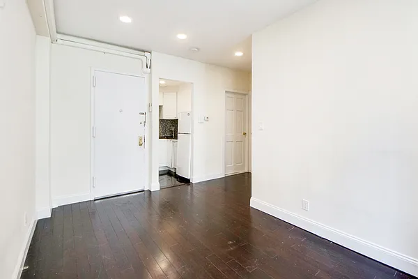 Rented by Creed Realty Group | media 8