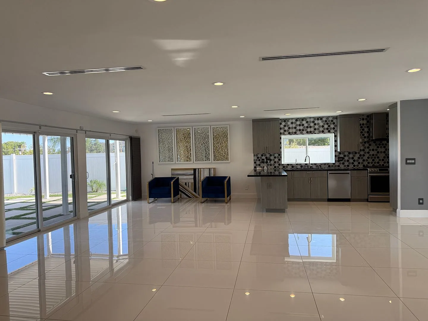 Beautifully Upgraded Tujunga Home with Pool / Entertainer's Backyard — Photo 3