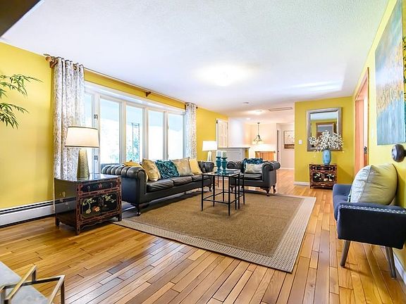5th image of 12 Brentwood Cir