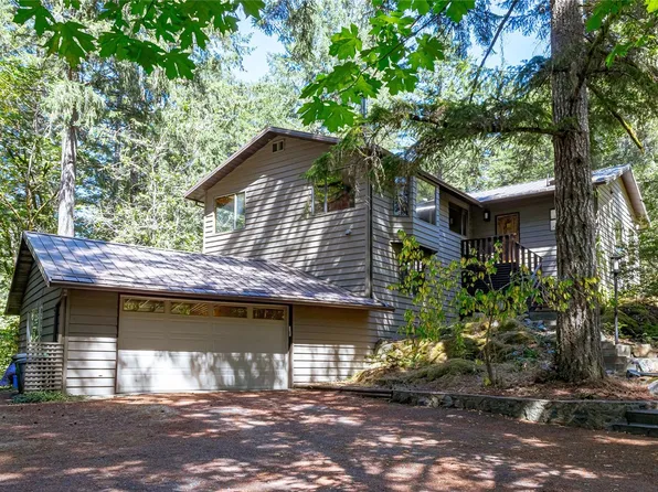 100 Viaduct Ave W, Saanich, BC V9E 1J3