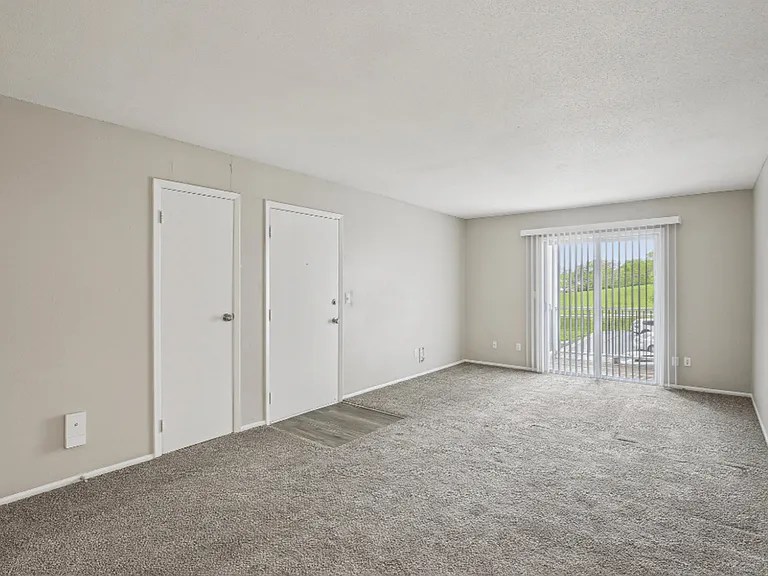 6823 N Broadway St — Photo 17