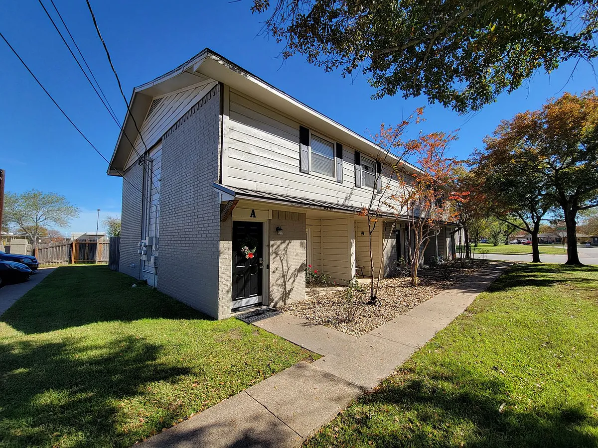 Building Photo - 1411 Airline Dr #A