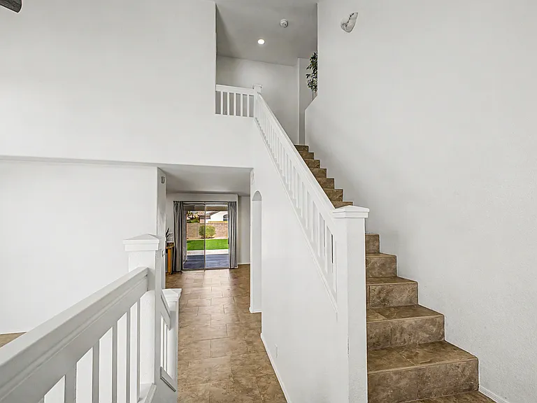 414 N Hudson Pl — Photo 14