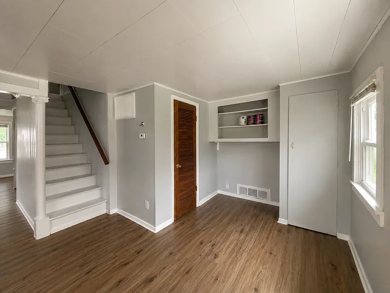 1105 Putnamville Ave — Photo 5